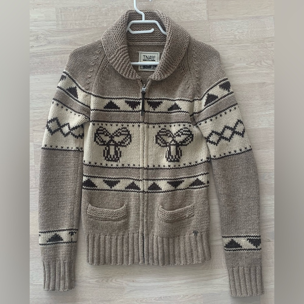 Sz Medium TNA sweater